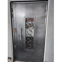 Новые металлические подъездные двери по ул.Дизайнеров